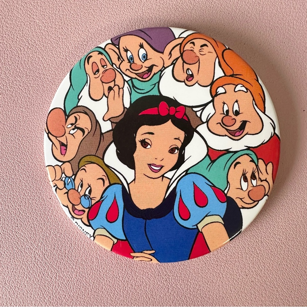 Vintage Disney Snow White and the Seven Dwarfs 3 Inch‎ Button Pin EUC